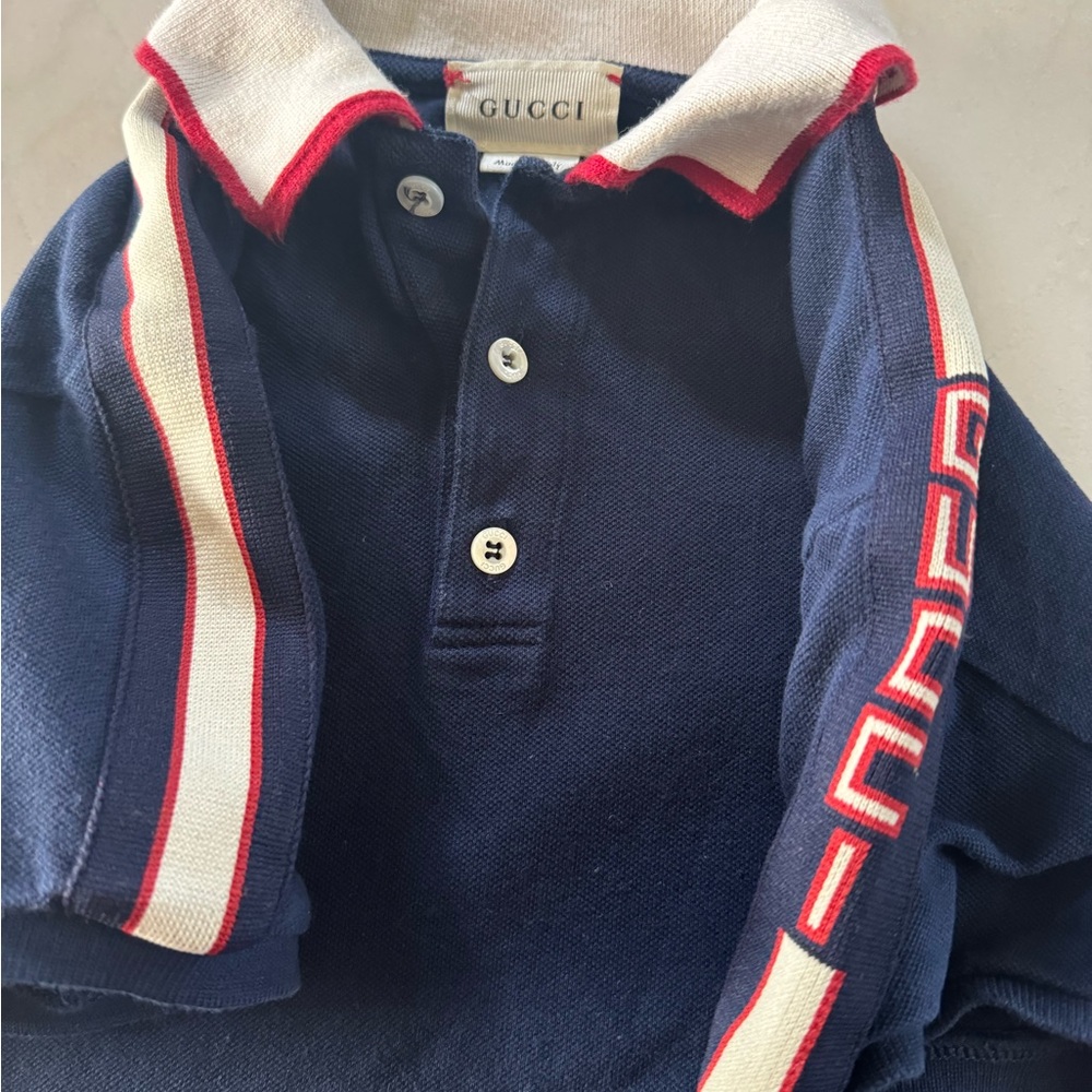 Authentic Gucci shirt size 10 run small 300$